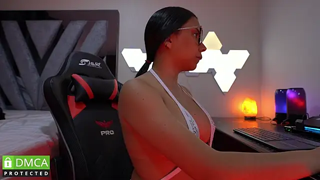 Snapshot of Dubois_Amy chatting on December 5, 2:42 am Dubois Amy online show from December 5, 2:42 am