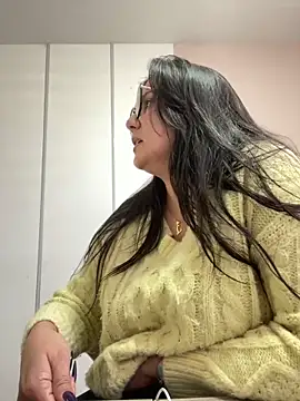 SWEETLILY18 online show from January 10, 3:27 pm