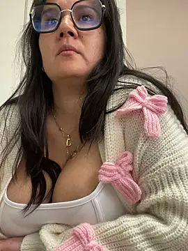 SWEETLILY18 online show from January 28, 2:31 pm