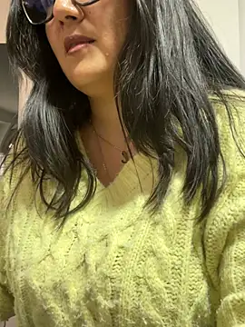 SWEETLILY18 online show from February 9, 6:05 pm