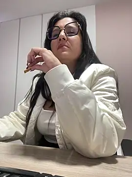 SWEETLILY18 online show from March 13, 11:30 am