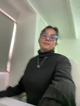 SWEETLILY18 online show from March 20, 9:35 pm