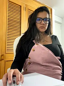 SWEETLILY18 online show from October 7, 10:40 pm