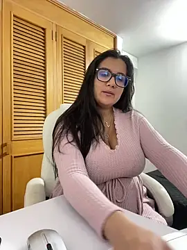 SWEETLILY18 online show from October 8, 10:51 pm