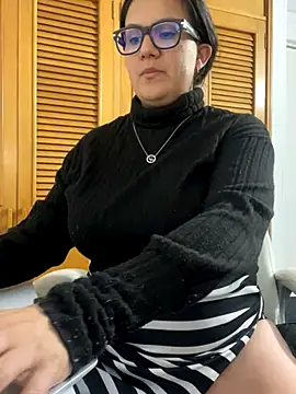 SWEETLILY18 online show from November 10, 10:20 pm