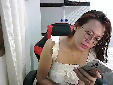 crizzybel online show from September 13, 3:45 pm