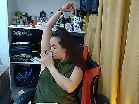 crizzybel online show from February 19, 4:47 pm