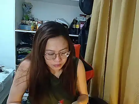 crizzybel online show from April 15, 9:04 pm