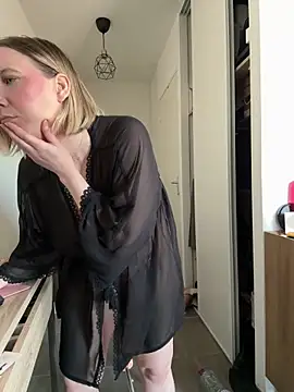 dollssfr online show from March 5, 11:38 am