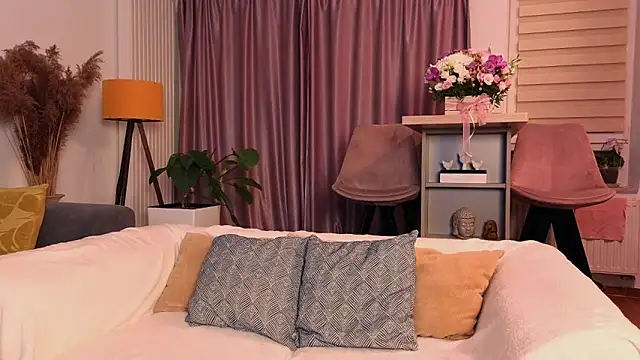 Snapshot of MayaCroft chatting on February 16, 5:42 pm MayaCroft online show from February 16, 5:42 pm