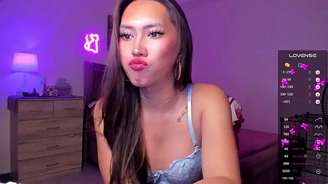 Snapshot of BombshellPH chatting on December 23, 6:05 pm BombshellPH online show from December 23, 6:05 pm