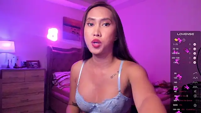 Snapshot of BombshellPH chatting on January 19, 5:49 pm BombshellPH online show from January 19, 5:49 pm