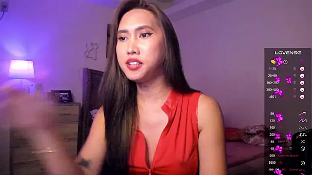 Snapshot of BombshellPH chatting on January 19, 8:51 pm BombshellPH online show from January 19, 8:51 pm