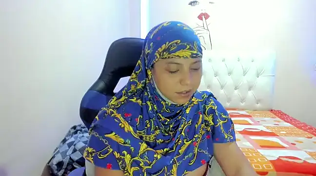 Leylafourniert online show from January 13, 11:06 pm