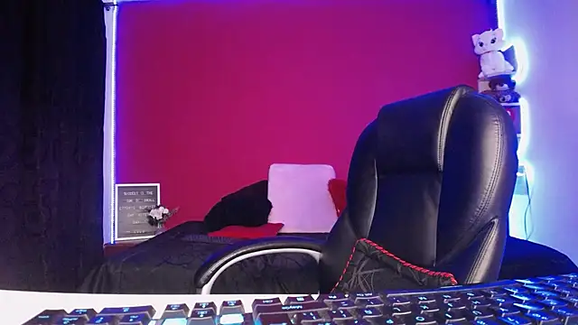 lulubigtitts1 online show from December 17, 4:23 am