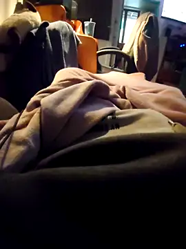 Snapshot of anonymus9006 chatting on January 15, 2:43 pm anonymus9006 online show from January 15, 2:43 pm