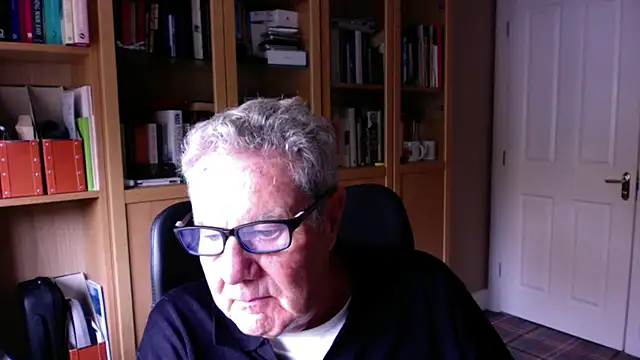 Snapshot of Oldpistolpete chatting on October 2, 9:05 am Oldpistolpete online show from October 2, 9:05 am
