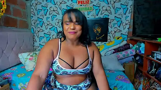 Snapshot of luciana_osorno chatting on February 6, 9:07 pm luciana osorno online show from February 6, 9:07 pm