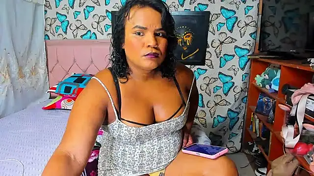 Snapshot of luciana_osorno chatting on February 9, 6:39 am luciana osorno online show from February 9, 6:39 am