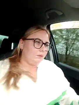 Snapshot of Robyn_Lea chatting on November 8, 12:38 pm Robyn Lea online show from November 8, 12:38 pm