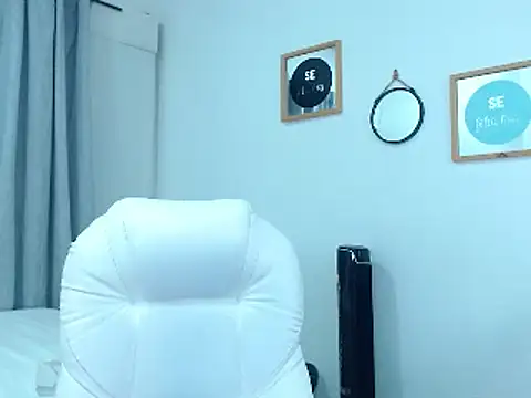 annylouis online show from January 26, 2:24 am