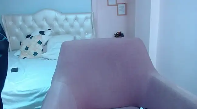 annylouis online show from January 31, 7:18 am