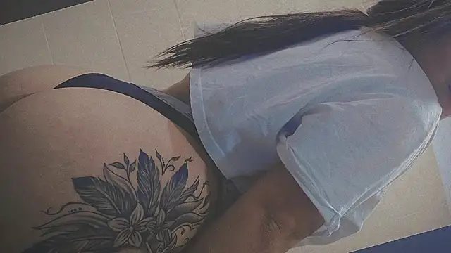 annylouis online show from February 14, 6:02 am