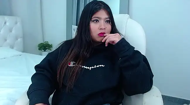 annylouis online show from February 19, 8:22 am