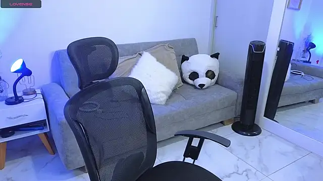 annylouis online show from September 17, 7:26 pm