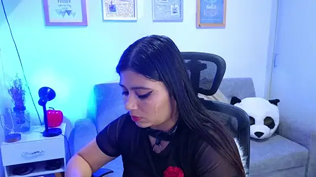 annylouis online show from November 7, 7:25 pm