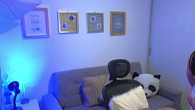 annylouis online show from November 22, 7:24 pm