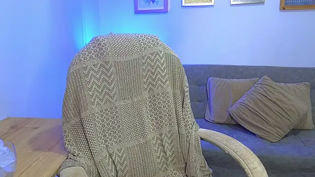 annylouis online show from December 2, 7:09 pm