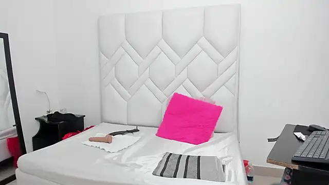 Snapshot of Mature_Hard chatting on February 26, 12:16 am Mature Hard online show from February 26, 12:16 am