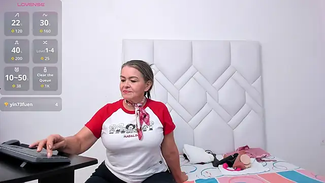 Snapshot of Mature_Hard chatting on December 2, 8:48 pm Mature Hard online show from December 2, 8:48 pm