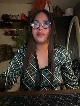 Snapshot of BigDominaMia chatting on July 18, 8:12 pm BigDominaMia online show from July 18, 8:12 pm
