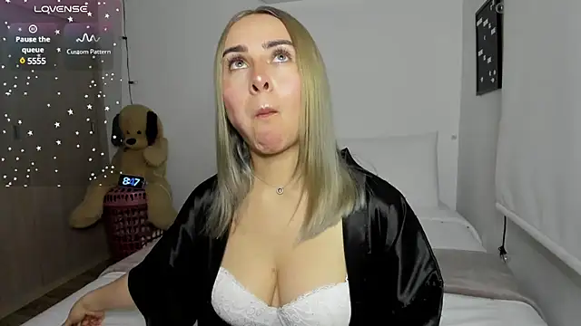 sophi mooreno online show from December 5, 1:47 am