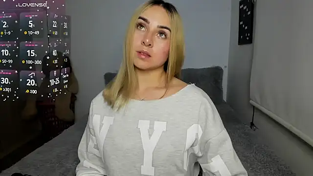 sophi mooreno online show from March 4, 2:17 am