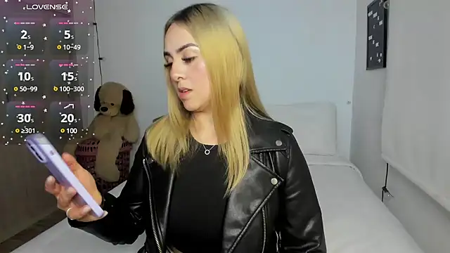 sophi mooreno online show from March 5, 2:25 am