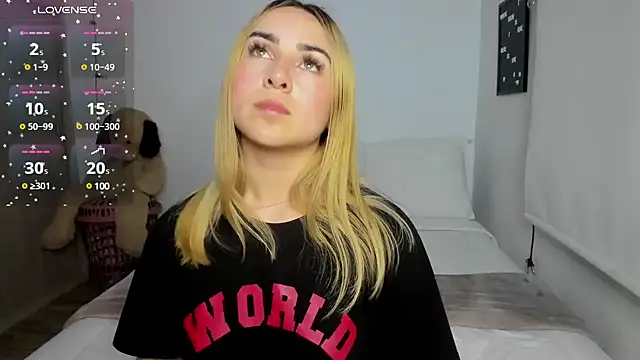 sophi mooreno online show from March 21, 5:00 am