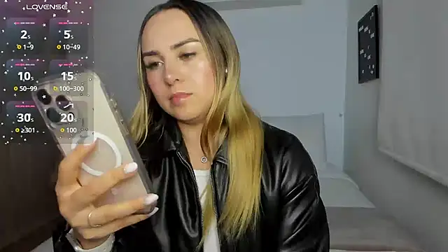 sophi mooreno online show from February 17, 2:41 am