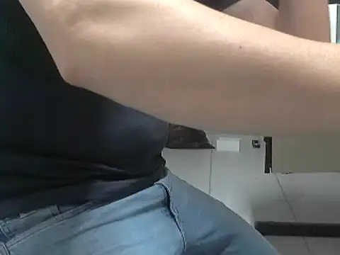 Snapshot of oliveira3tt chatting on September 18, 6:10 pm oliveira3tt online show from September 18, 6:10 pm