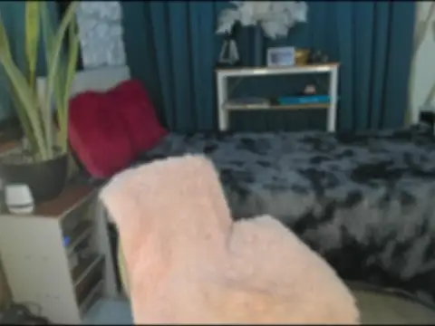 Snapshot of Laura_yourhottestbabe123 chatting on February 5, 2:05 am Laura yourhottestbabe123 online show from February 5, 2:05 am