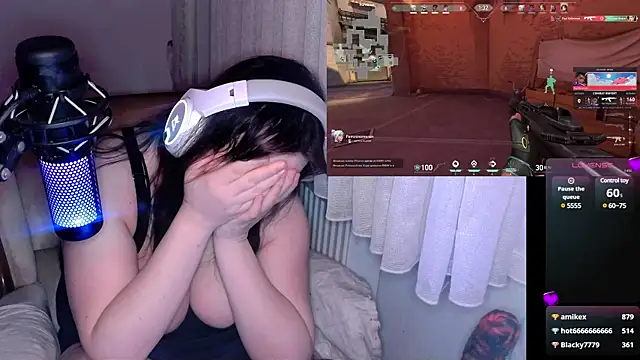 Snapshot of Lia-Bloom chatting on December 14, 7:46 pm Lia-Bloom online show from December 14, 7:46 pm