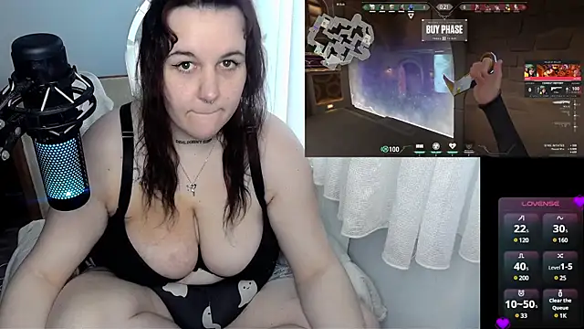 Snapshot of Lia-Bloom chatting on December 16, 1:00 pm Lia-Bloom online show from December 16, 1:00 pm