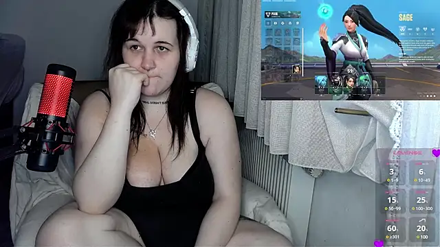 Snapshot of Lia-Bloom chatting on December 21, 12:09 am Lia-Bloom online show from December 21, 12:09 am