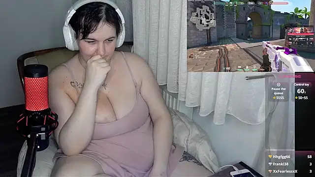 Snapshot of Lia-Bloom chatting on December 21, 10:40 pm Lia-Bloom online show from December 21, 10:40 pm