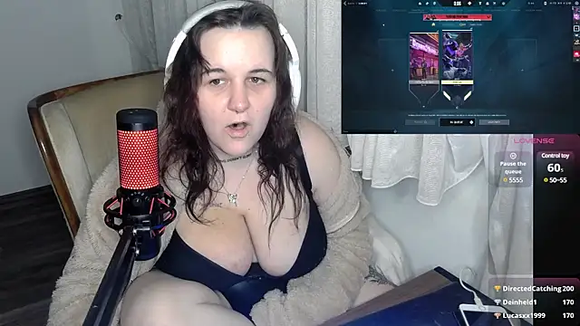 Snapshot of Lia-Bloom chatting on December 24, 5:05 am Lia-Bloom online show from December 24, 5:05 am