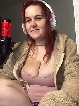 Snapshot of Lia-Bloom chatting on February 1, 3:08 am Lia-Bloom online show from February 1, 3:08 am