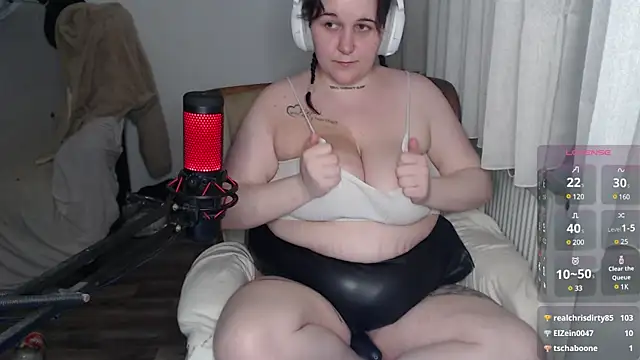 Snapshot of Lia-Bloom chatting on February 21, 2:06 pm Lia-Bloom online show from February 21, 2:06 pm