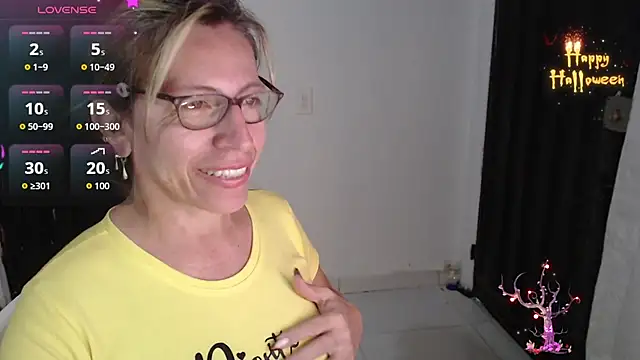 Snapshot of Chayla_Ruiz chatting on November 10, 10:20 pm Chayla Ruiz online show from November 10, 10:20 pm